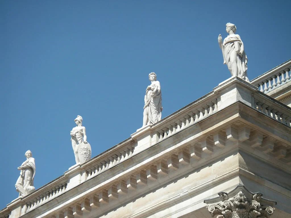 Bordeaux Nightlife Guide: Best Bars, Clubs & Wine Spots