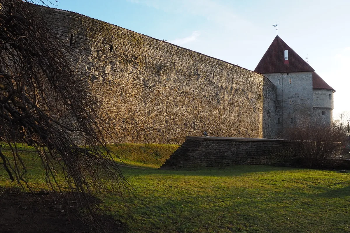 Medieval Vibe vs Art Nouveau Grandeur in Tallinn