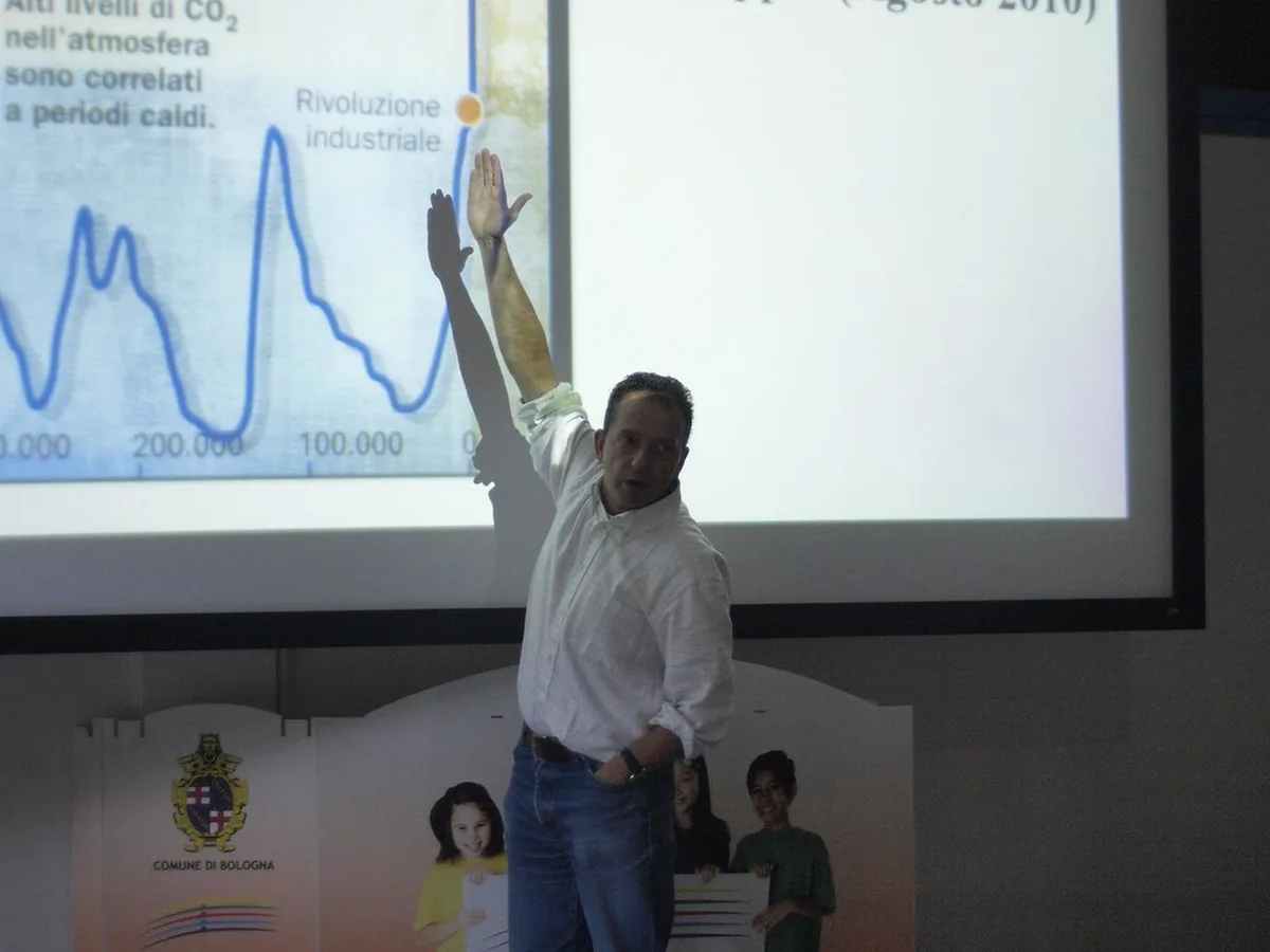 Atmosphere and Crowd Levels in Each City in Bologna