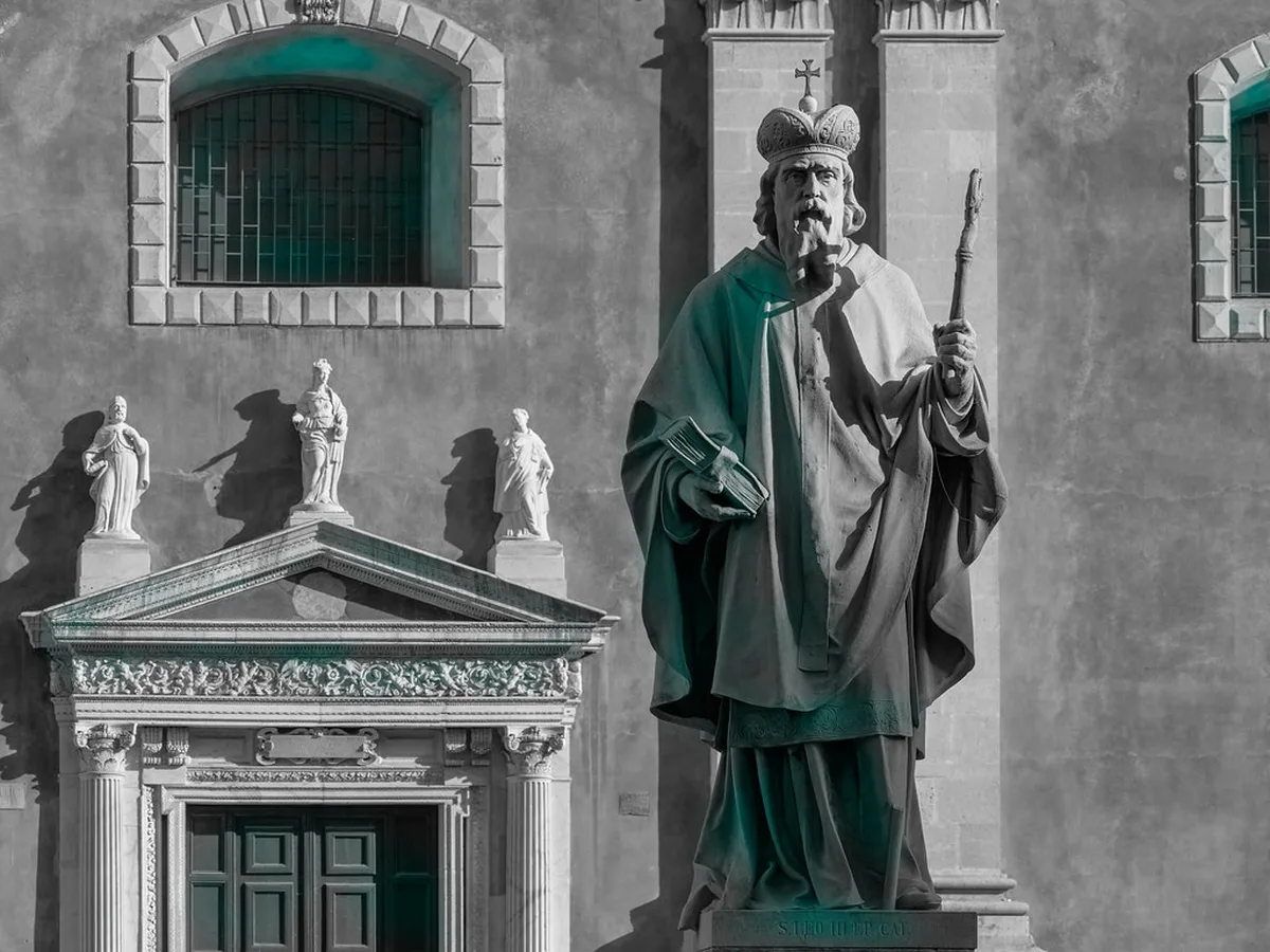 Exploring Piazza del Duomo and the Elephant Fountain in Catania