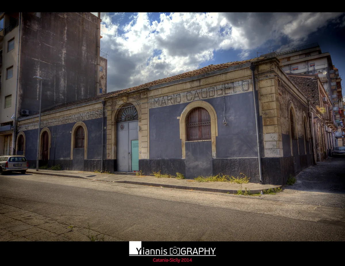 Self-Guided vs Guided Tour Options in Catania in Catania