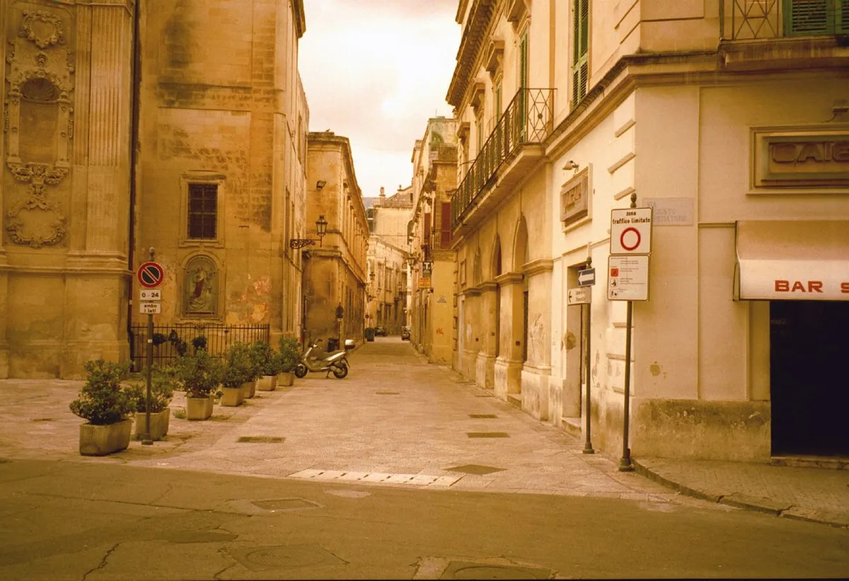 Street Parking Rules Blue and White Lines in Lecce