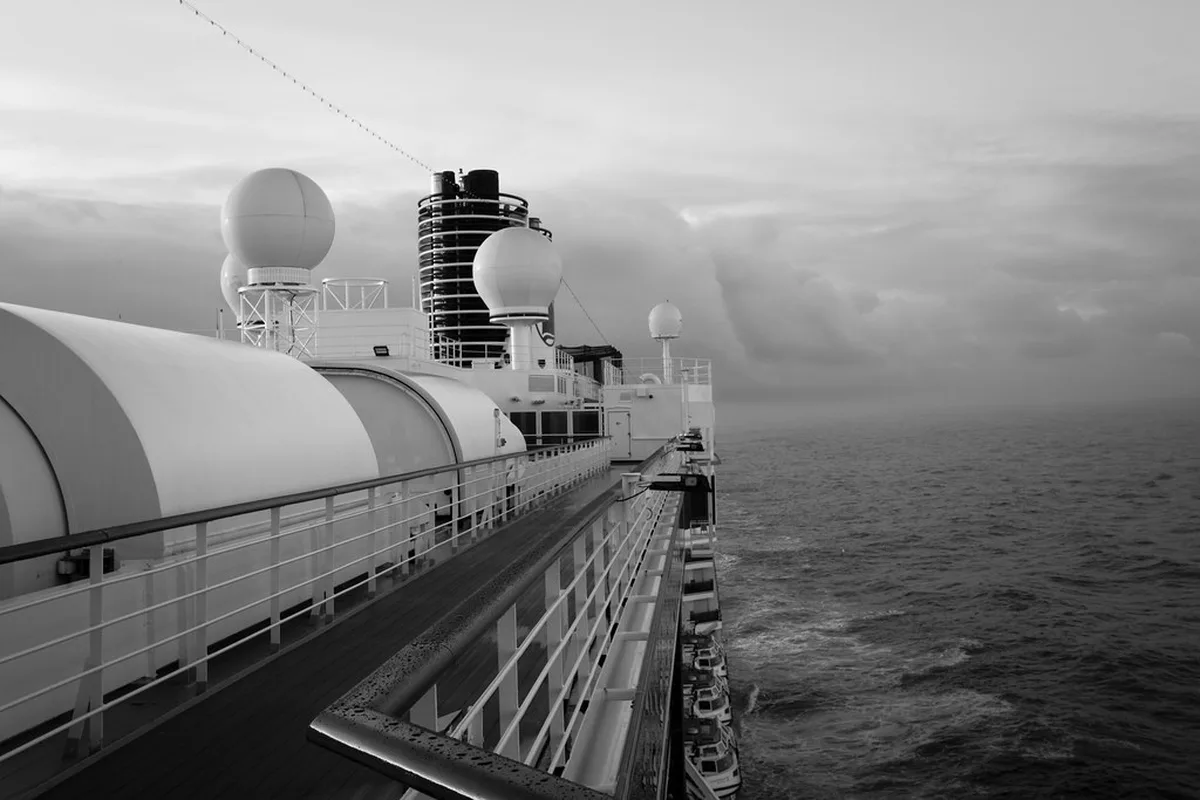 Navigating Public Transport and Funiculars Safely in Lisbon