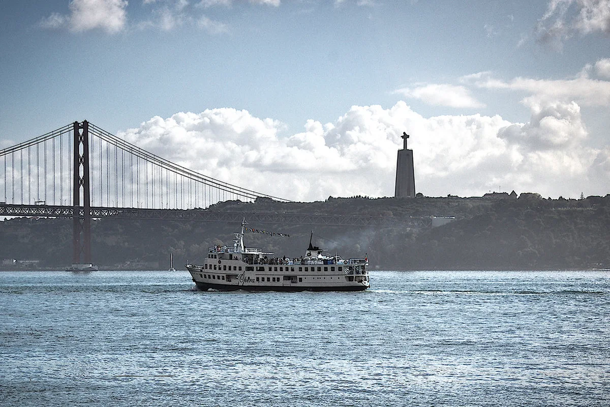 Alcântara and the Industrial Club Scene in Lisbon