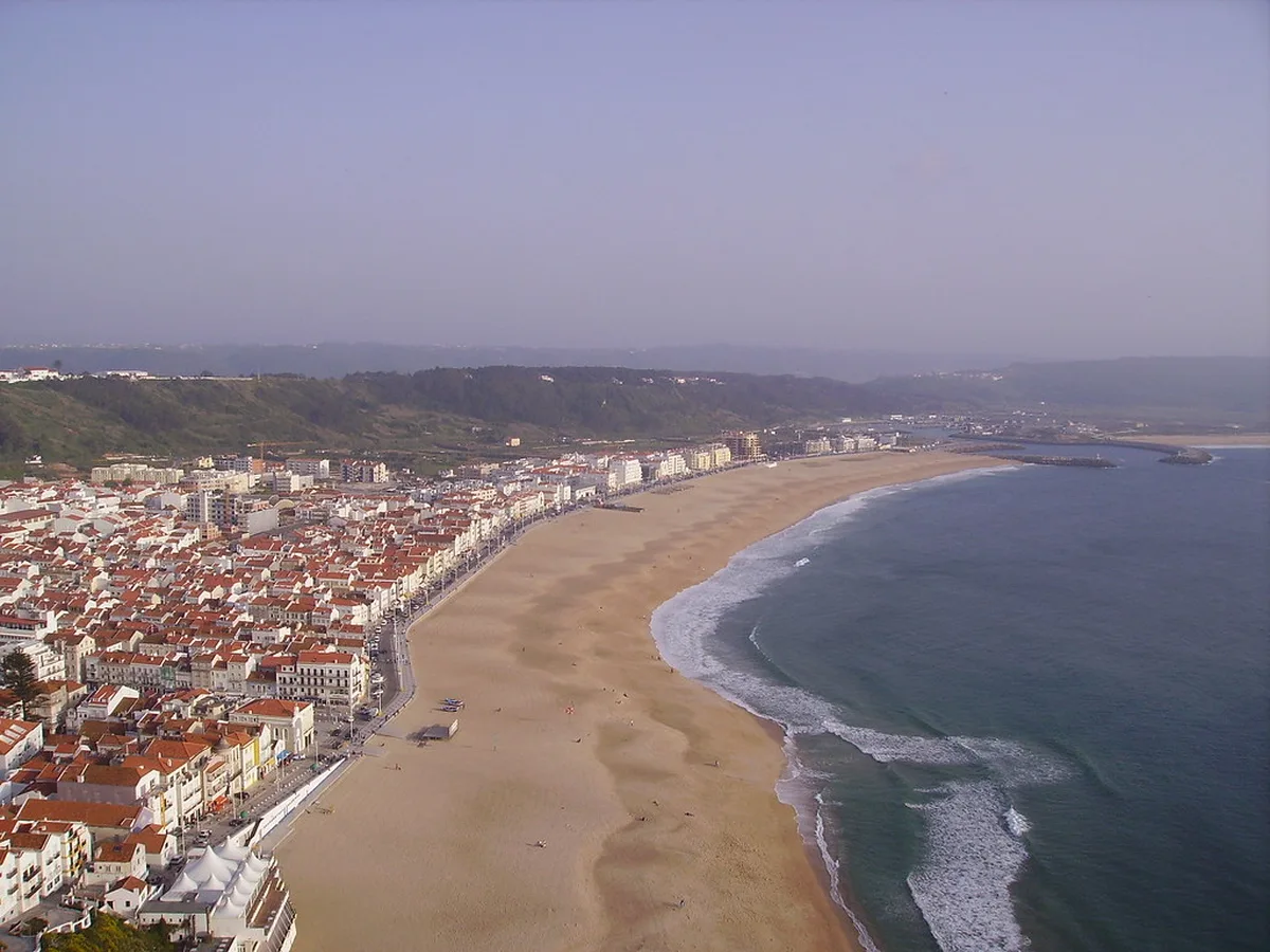 Essential Practical Tips for Your Nazare Beach Visit in Nazaré