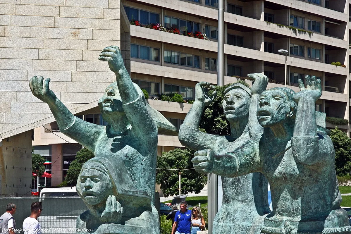 Praia de Aguda Pine-Backed Sands and Family Calm in Porto