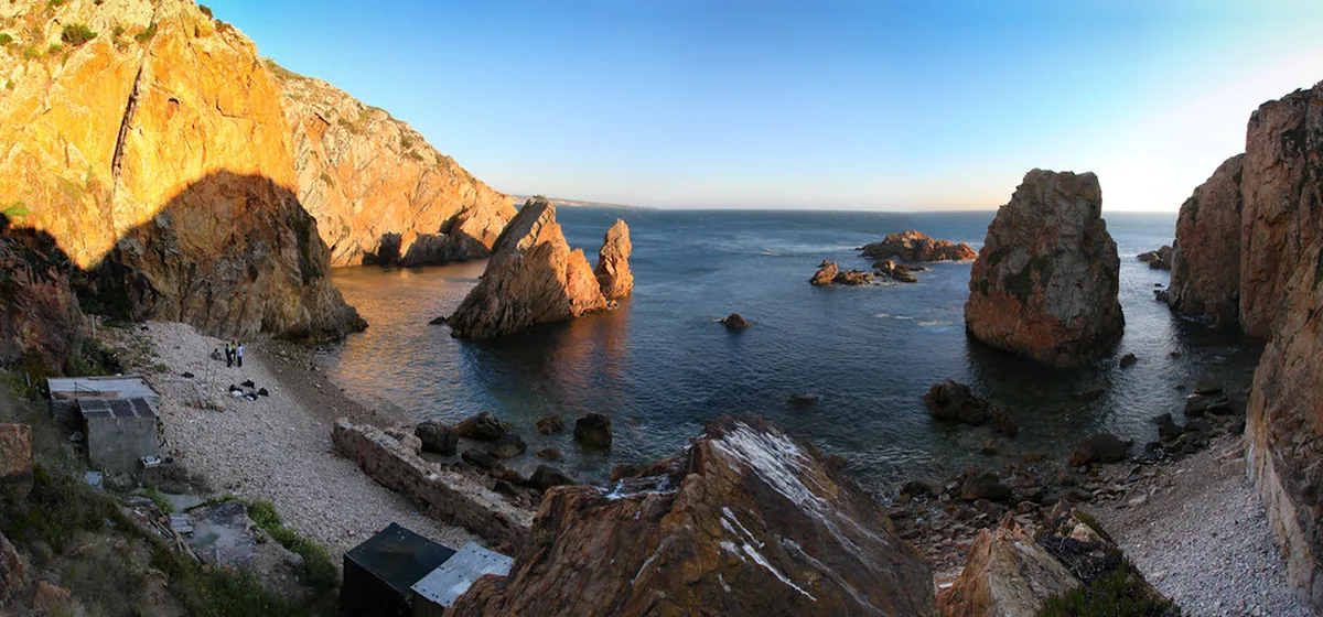 Navigating the Palace Grounds and Interior in Sintra