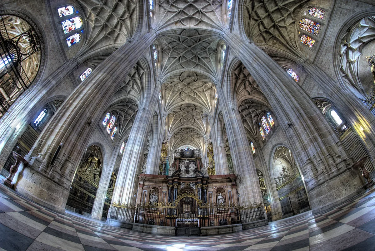Walking the Calle Real to Plaza Mayor in Segovia