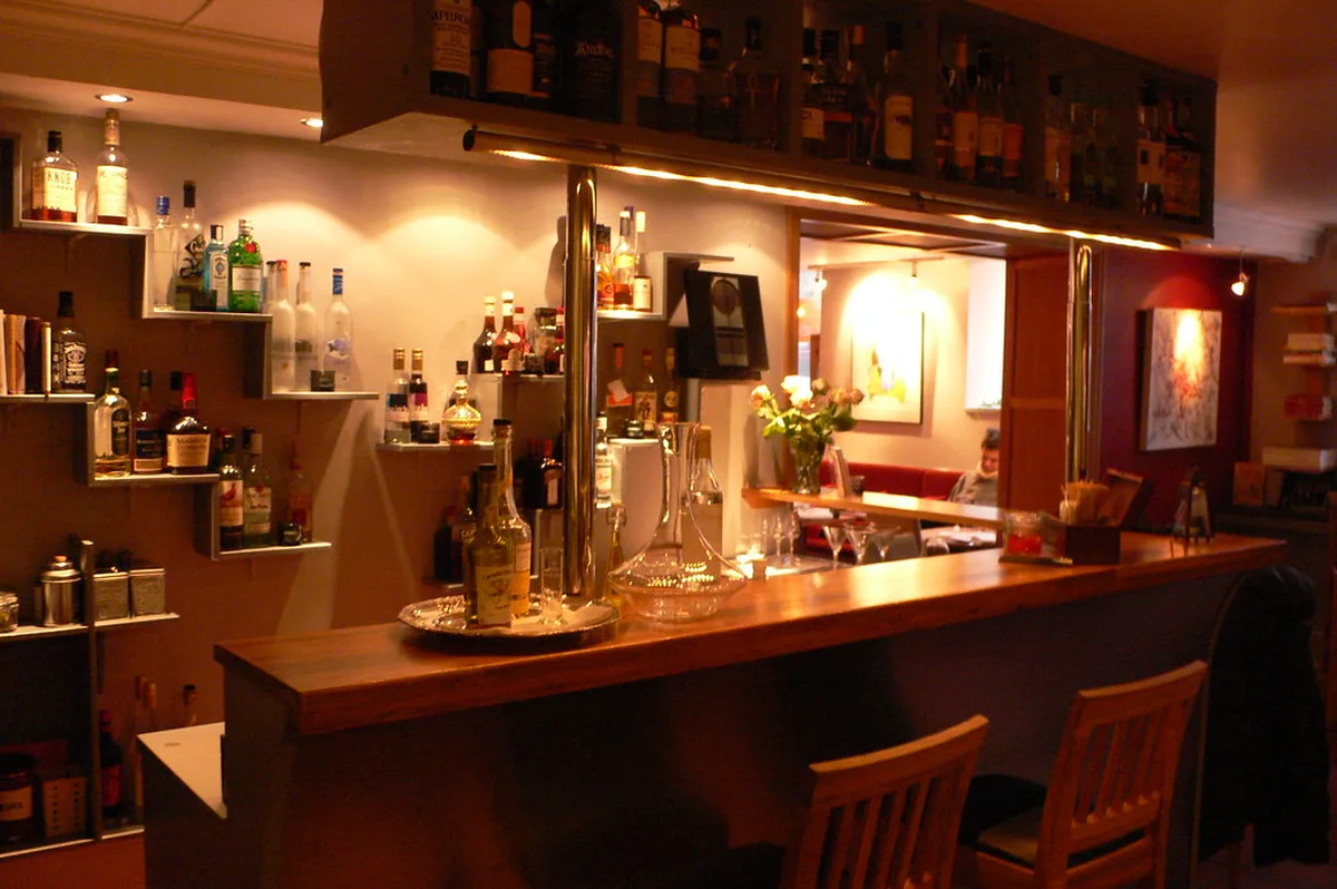 Top Bars and Pubs for Every Traveler in Gothenburg